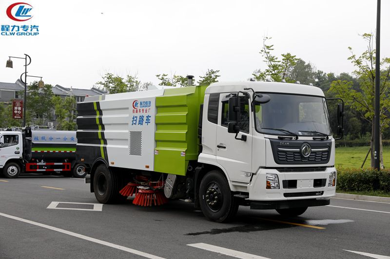 天锦高配扫路车