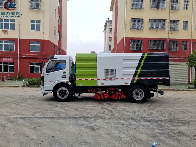国六大多利卡扫路车