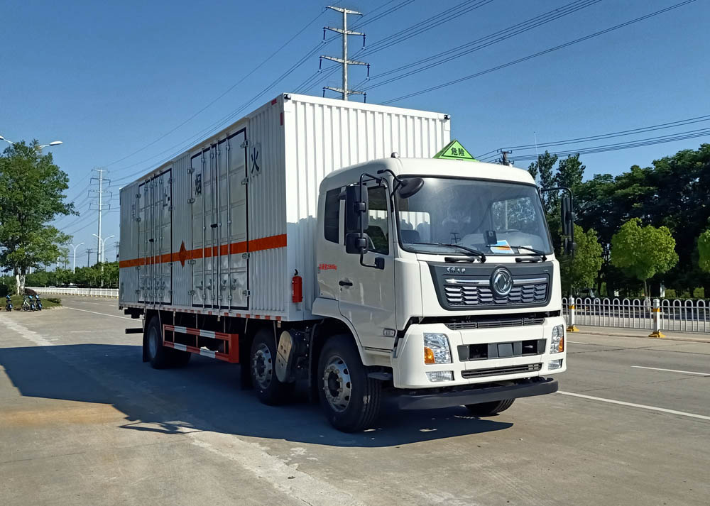 东风天锦9米易燃气体厢式运输车