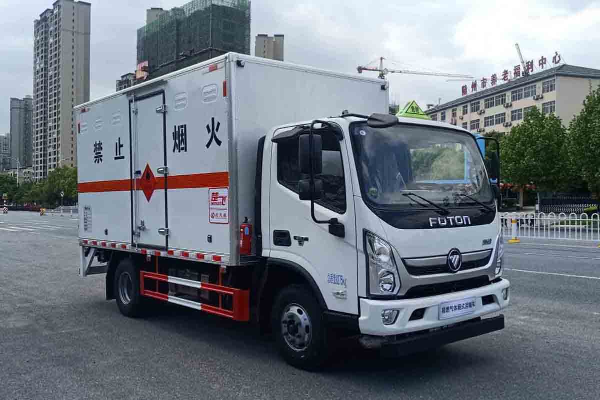福田奥铃4米2易燃气体厢式运输车