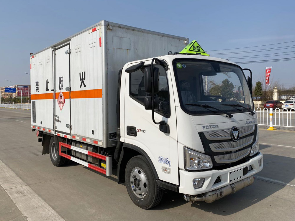 福田欧马可4米2易燃固体厢式运输车