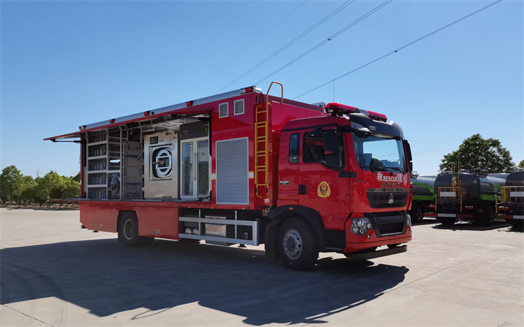 重汽豪沃被服洗涤车(图7)