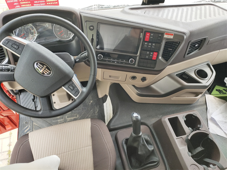 解放JH6前四后八25.2方铝合金运油车(图8)
