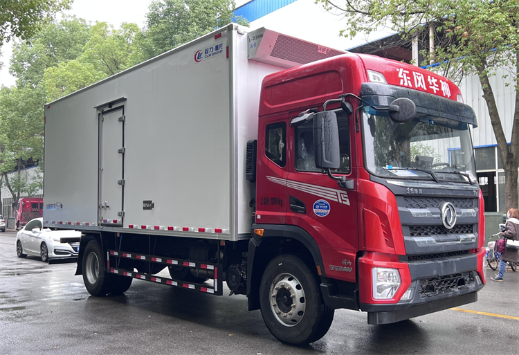 东风华神T5 6.8米冷藏车(图5)