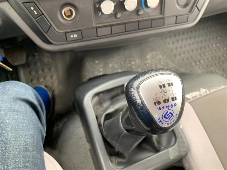 飞碟奥驰V6平板运输车(图9)