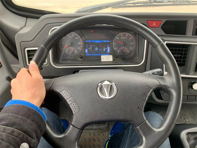 飞碟奥驰V6平板运输车(图8)