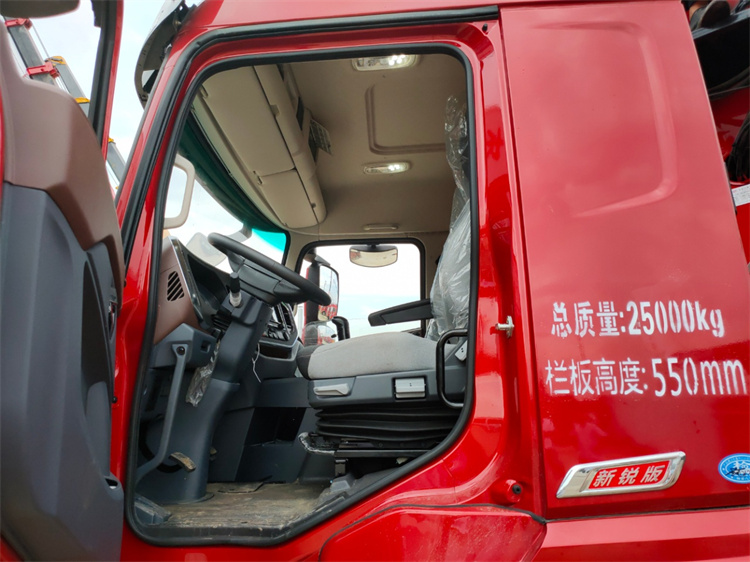 陕汽轩德翼6后八轮平板带吊(图11)