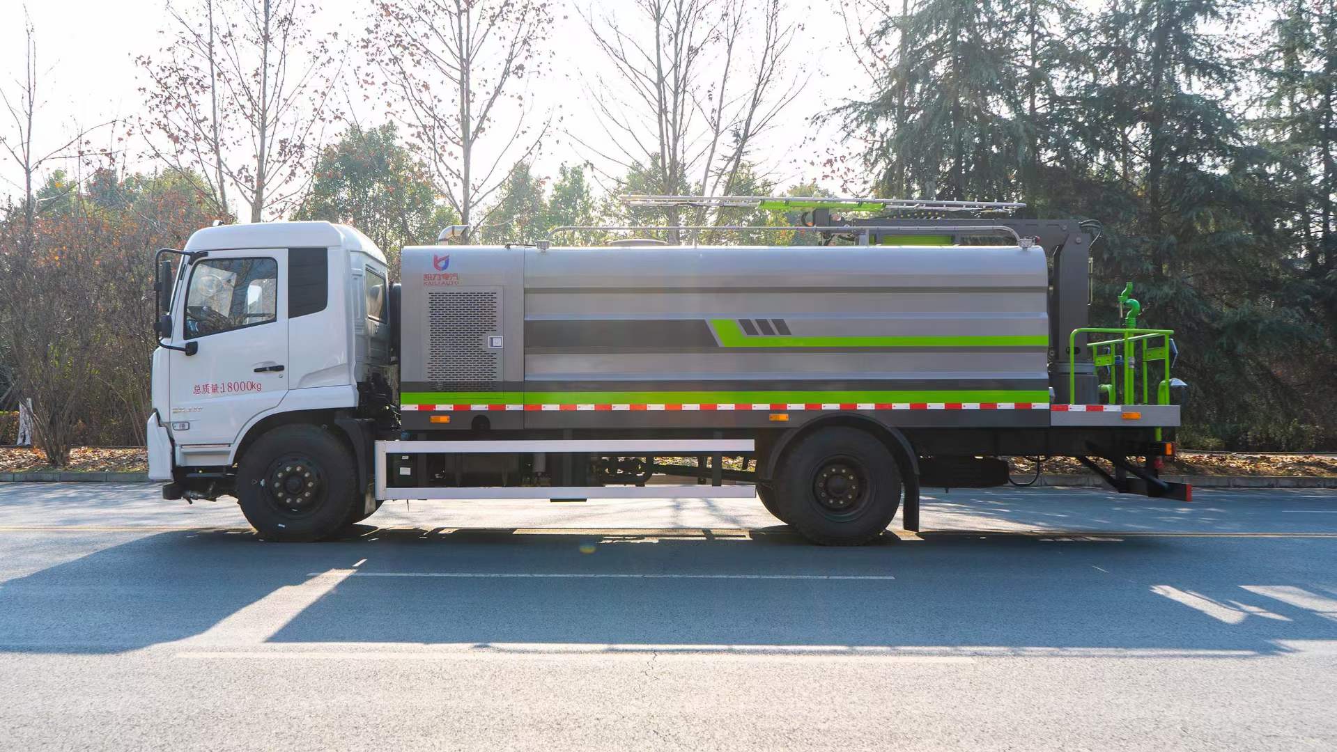 东风天锦光伏板高压清洗车(图4)