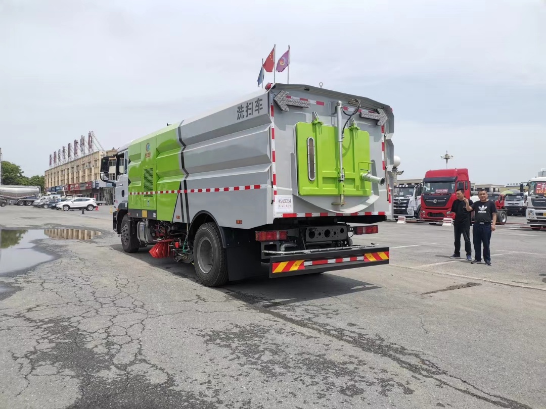 重汽汕德卡单桥洗扫车(图7)