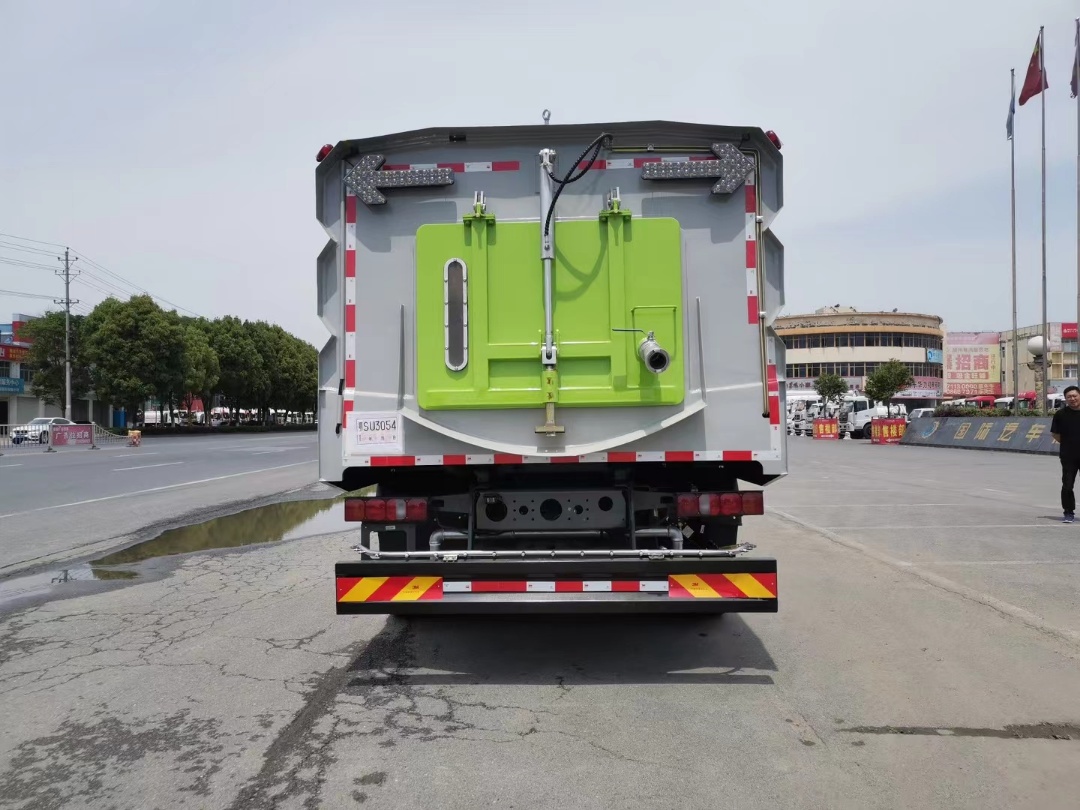 重汽汕德卡单桥洗扫车(图8)