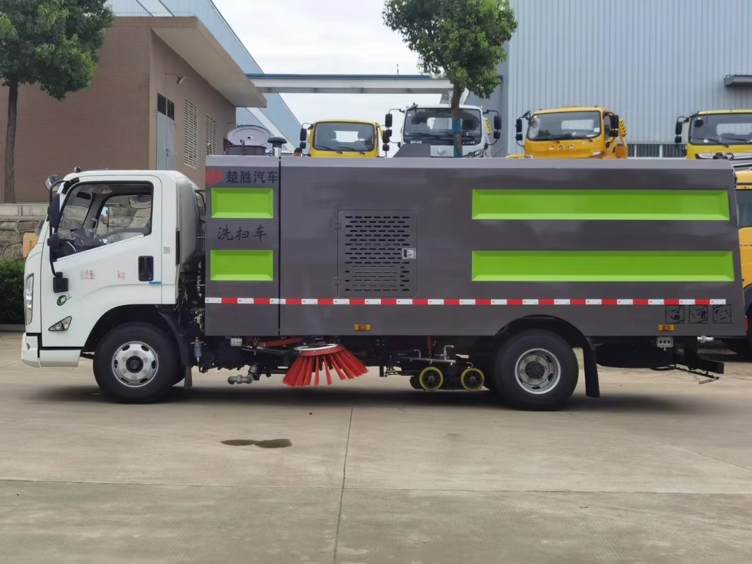 江铃5吨洗扫车(图10)