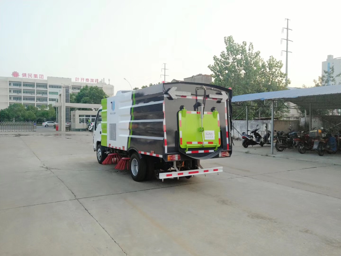 五十铃扫路车4方尘箱1.5立方水箱(图6)