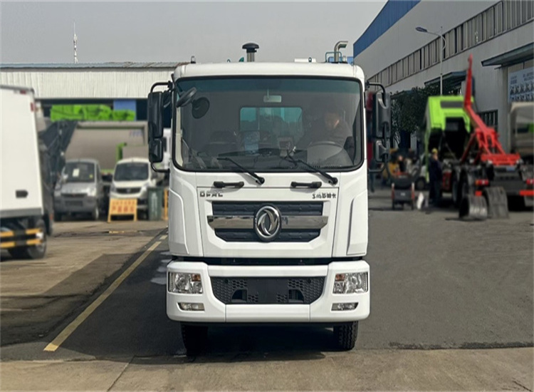 东风D9干湿两用吸尘车(图5)