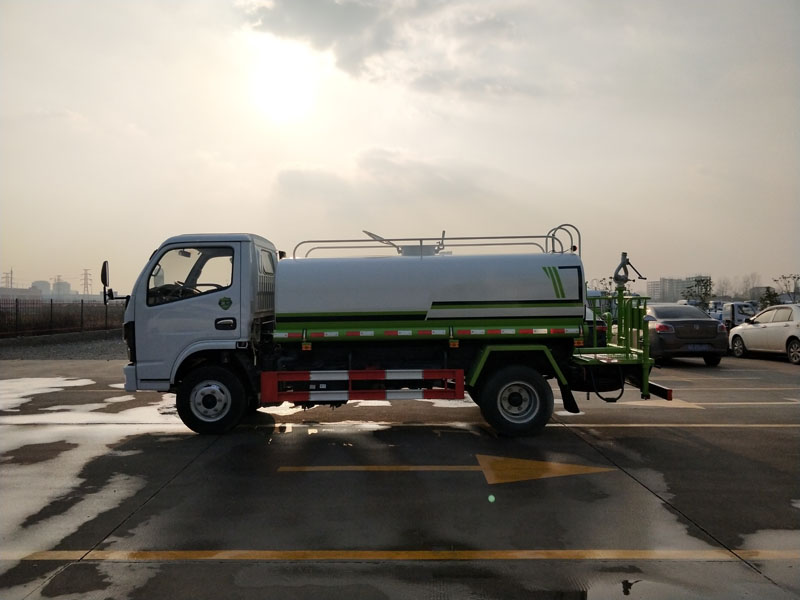 国六5方东风洒水车(图6)