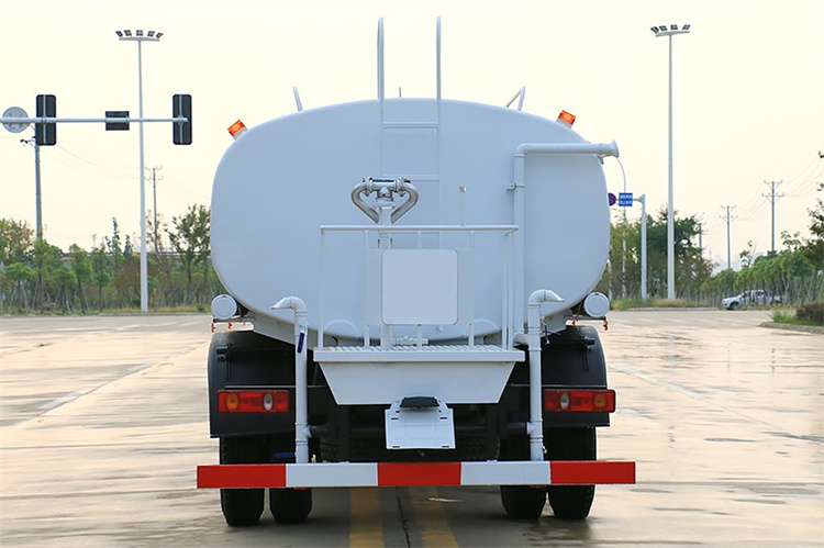 国六东风专底DIL12吨洒水车(图8)