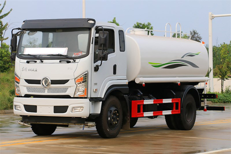 国六东风专底DIL12吨洒水车(图4)