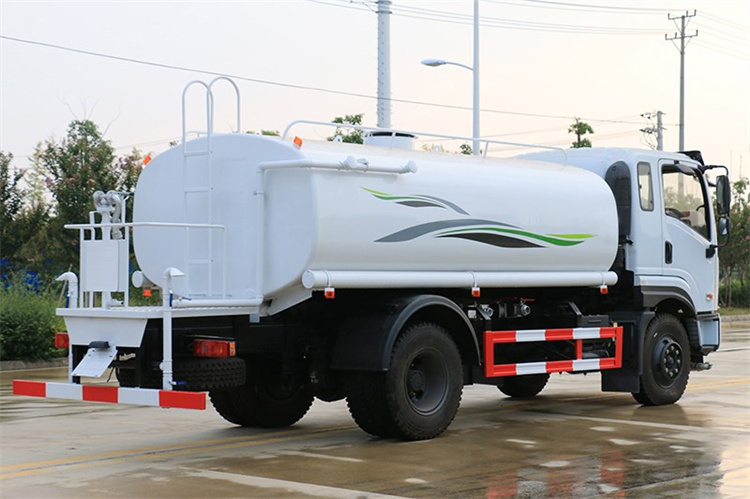 国六东风专底DIL12吨洒水车(图6)
