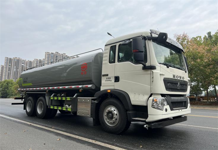 豪沃后八轮22方洒水车(图5)