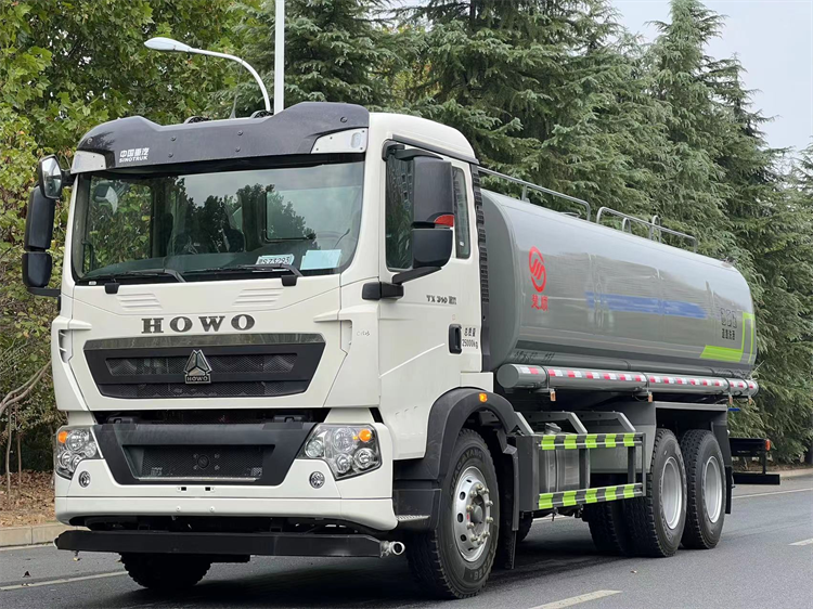 豪沃后八轮22方洒水车(图4)