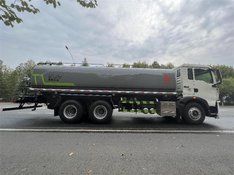 豪沃后八轮22方洒水车(图7)