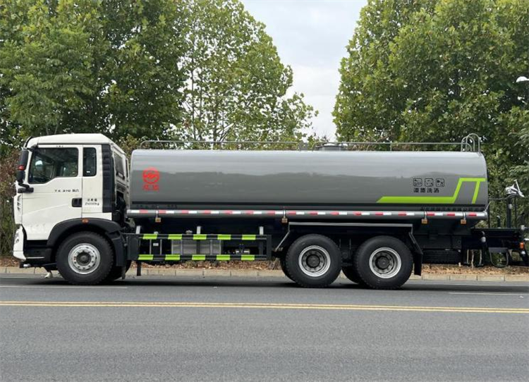 豪沃后八轮22方洒水车(图6)