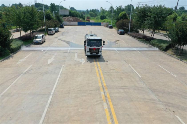 豪沃后八轮22方洒水车(图10)