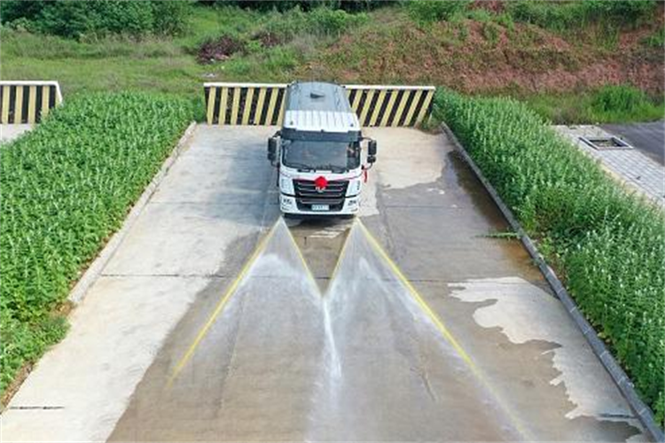 豪沃后八轮22方洒水车(图8)