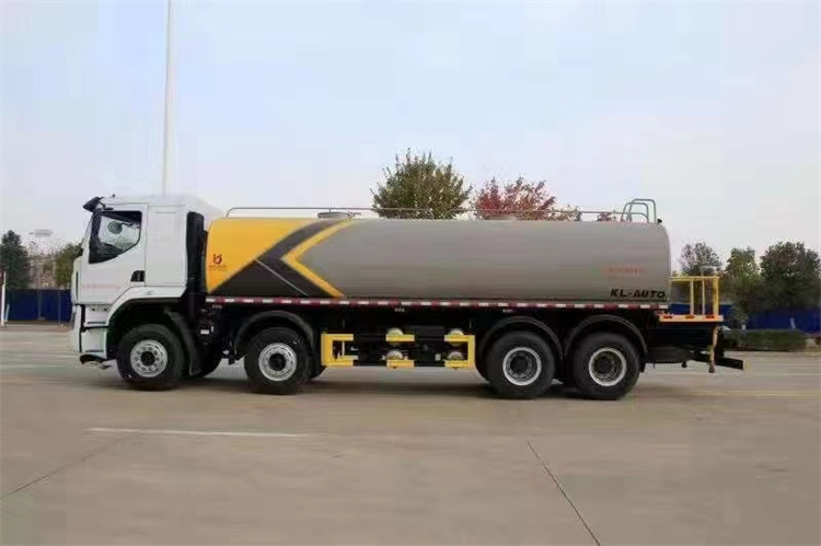 国六东风柳汽前四后八24方洒水车(图6)